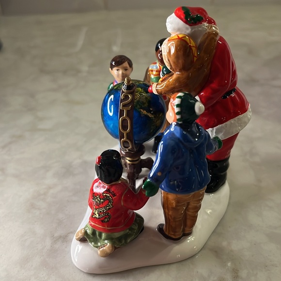 Dept 56 Santa Comes to Town 2000 Original Snow Village #56-55015 - Picture 3 of 11